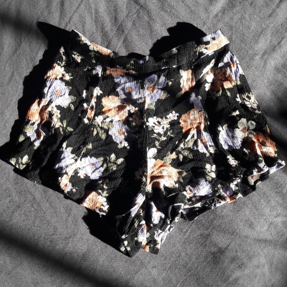 Floral Shorts - Picture 1 of 2